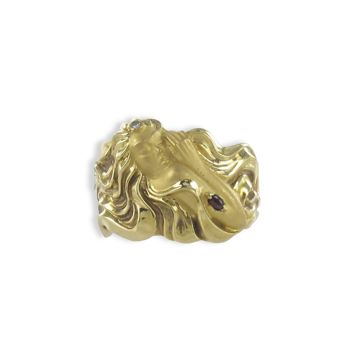 WOMAN WIDE GOLD RING WITH MANE